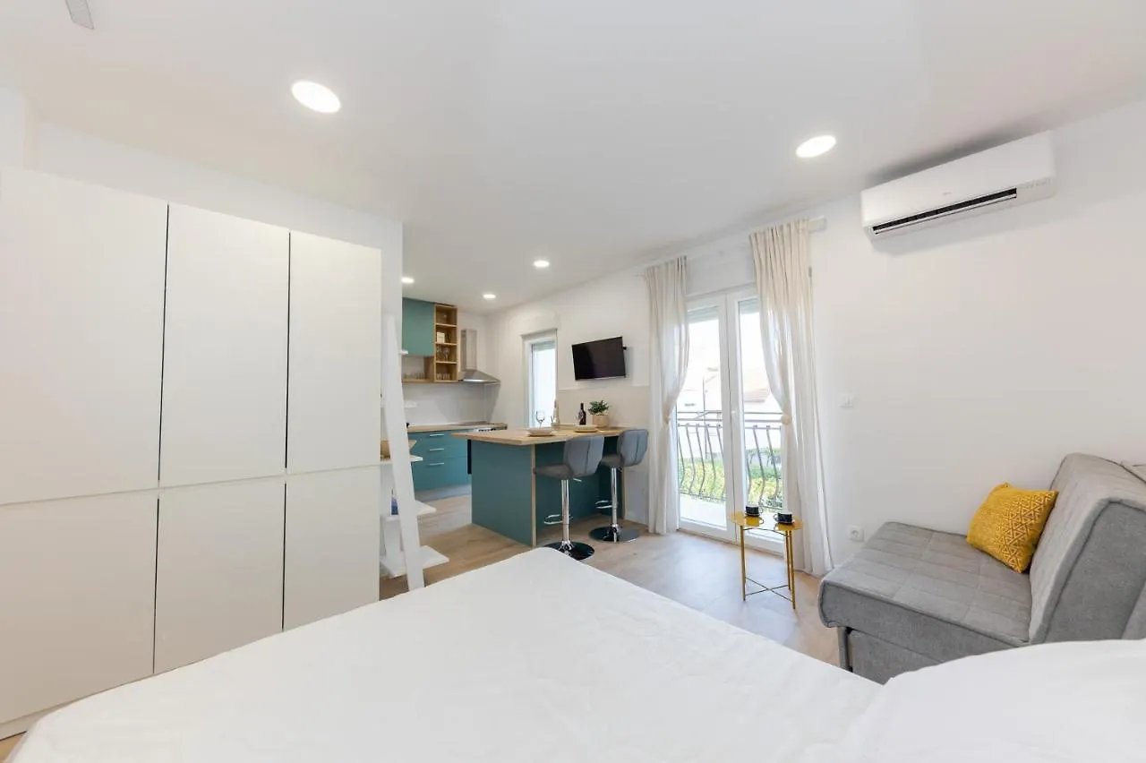 Studio Apt Breeze Split Daire